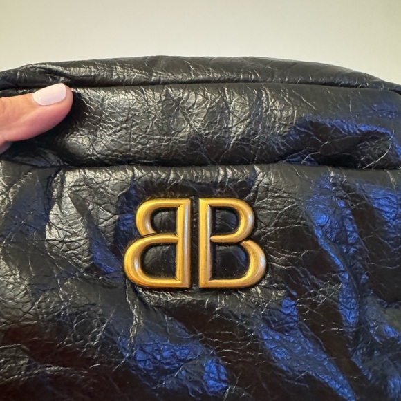 NWT Balenciaga Black Crossbody Bag with Gold Chain - Picture 2 of 10